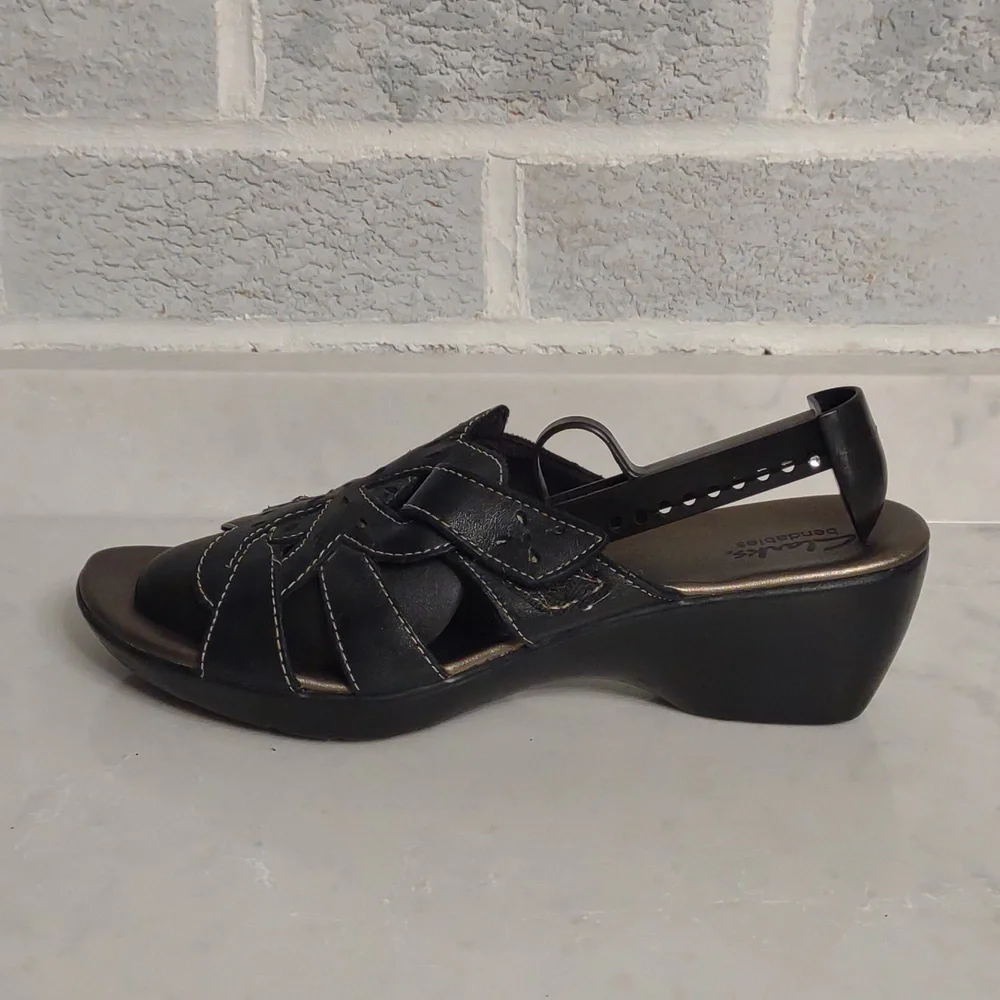 Clark's Bendables Women's Black Leather Laser Cutout Slip On Sandals Size 9.5